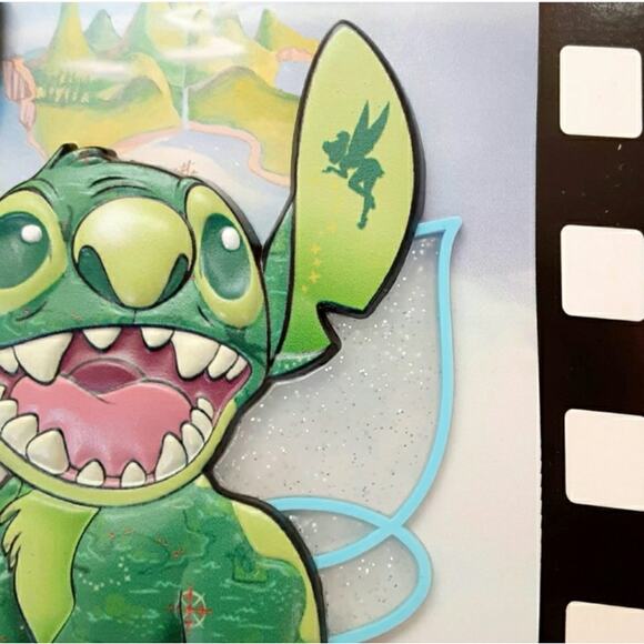 Disney Parks Stitch Crashes Disney Peter Pan MagicBand 2 Stitch Trading Pin NWT - Picture 3 of 9